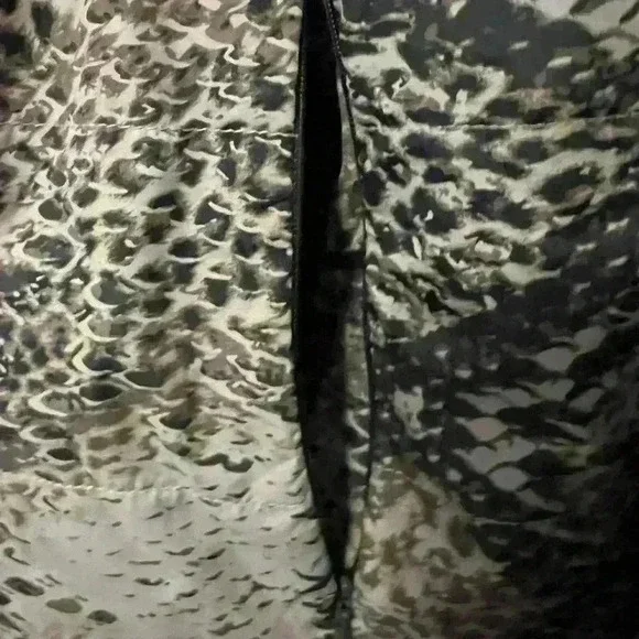 Dennis Basso QVC snake print 1x plus winter coat. Zip and snap front with collar - Picture 6 of 8